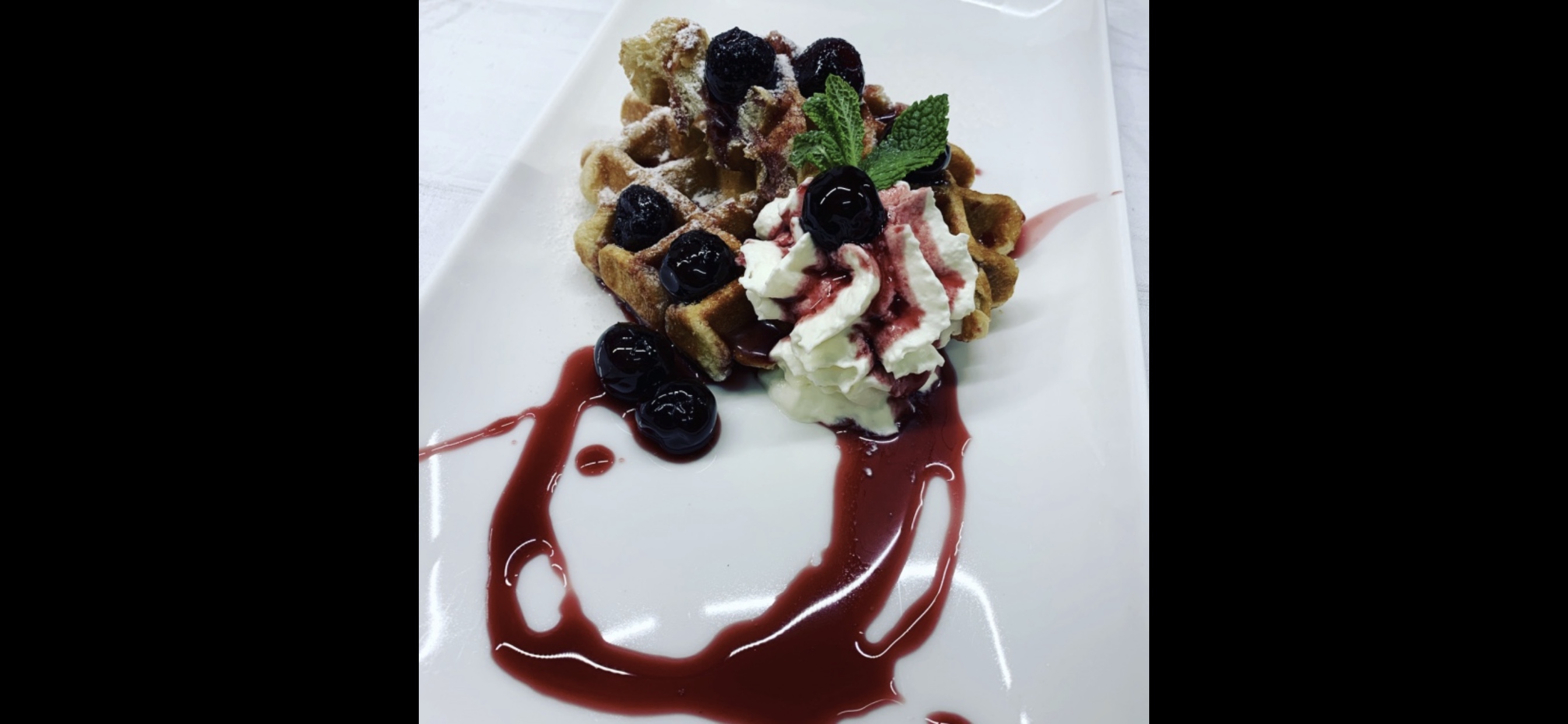 Waffeln mit verschiedenen Toppings zur Auswahl