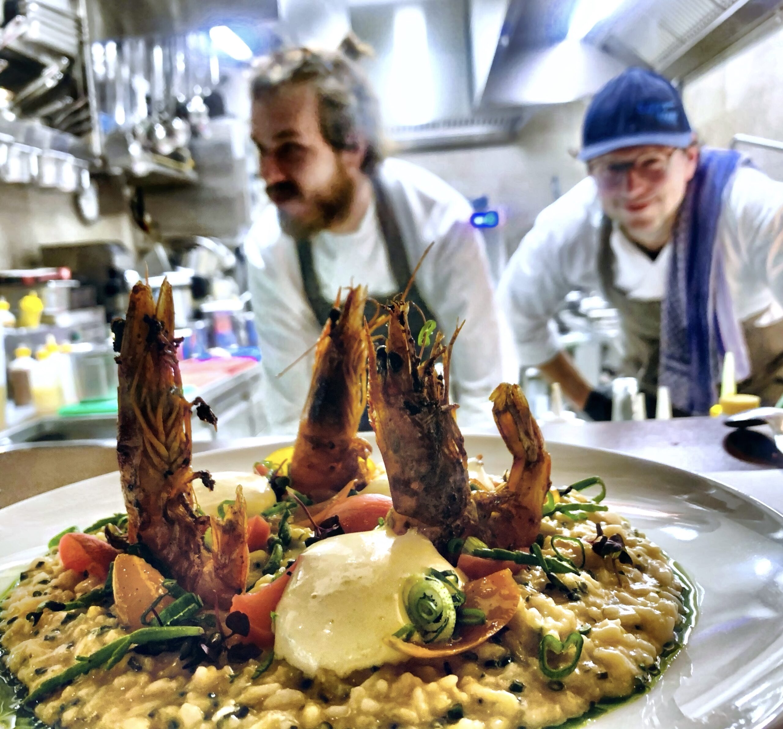 Team mit offener Küche