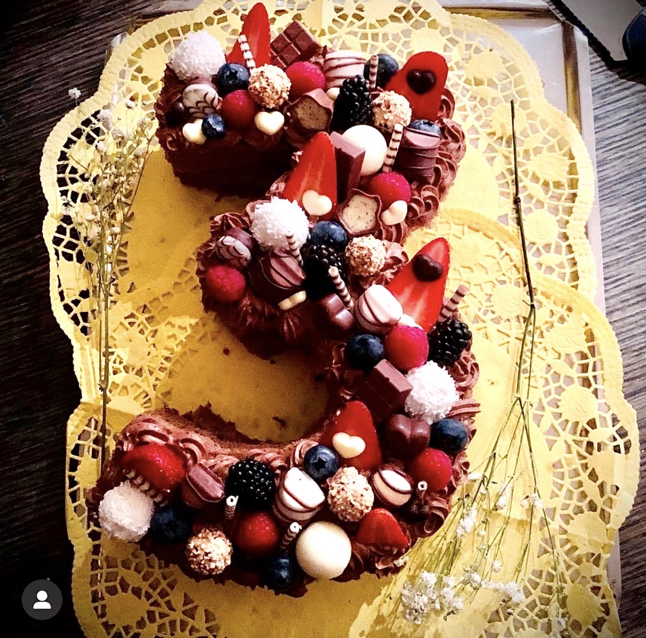 Geburtstagstorte in Form eines Dreier